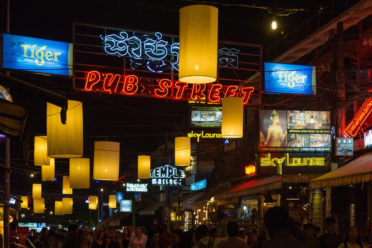 The neon ‘Pub Street’ sign glowing over lantern-lit night crowds in Siem Reap.